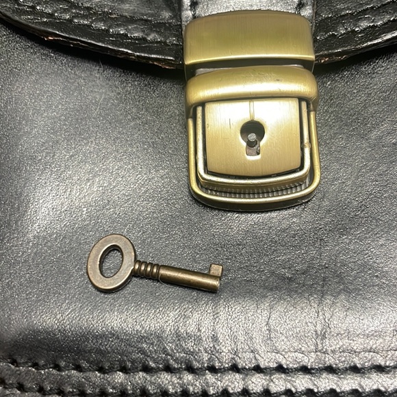 Florence Made in Italy Crossbody - Picture 9 of 10